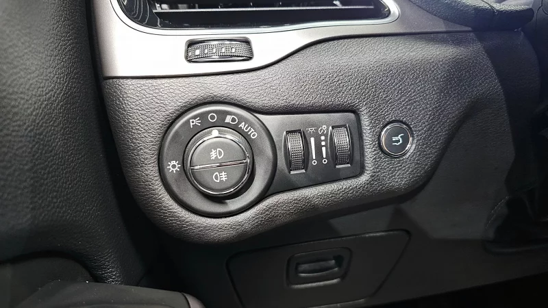 Jeep CHEROKEE