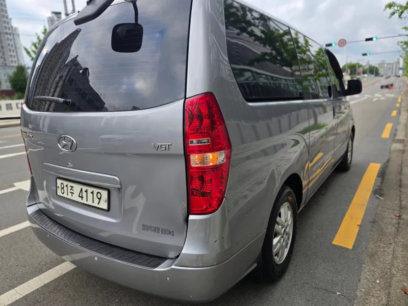 Hyundai Starex