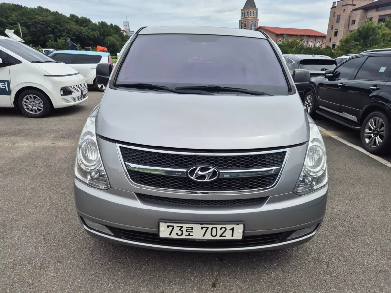 Hyundai Starex