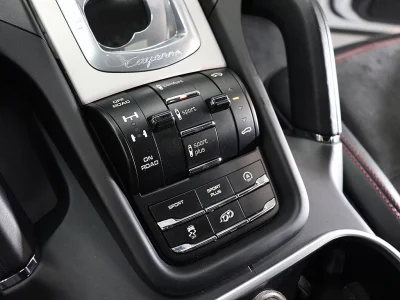 Porsche CAYENNE