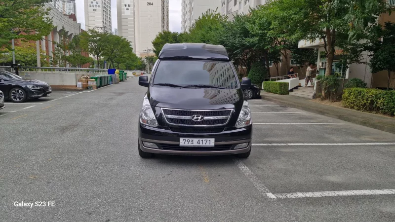 Hyundai Starex