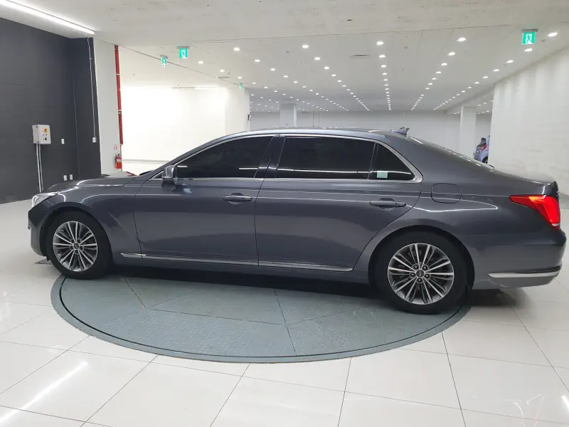 Genesis EQ900