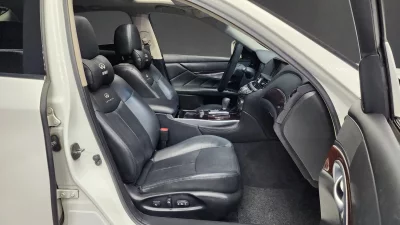 Infiniti M