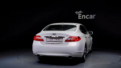 Infiniti M