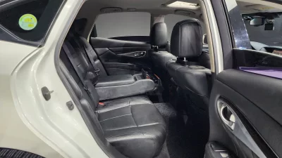 Infiniti M
