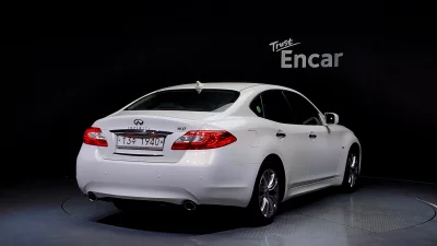 Infiniti M