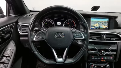 Infiniti Q30
