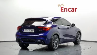 Infiniti Q30