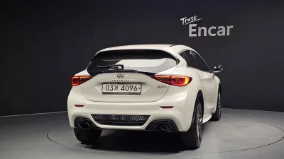 Infiniti Q30
