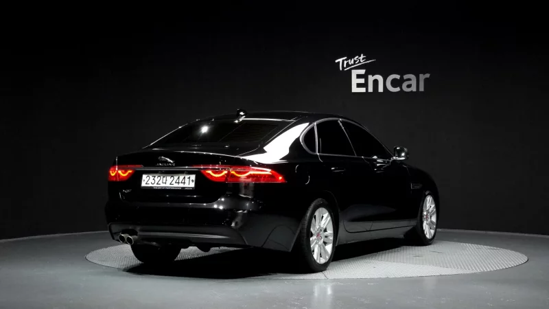 Jaguar XF