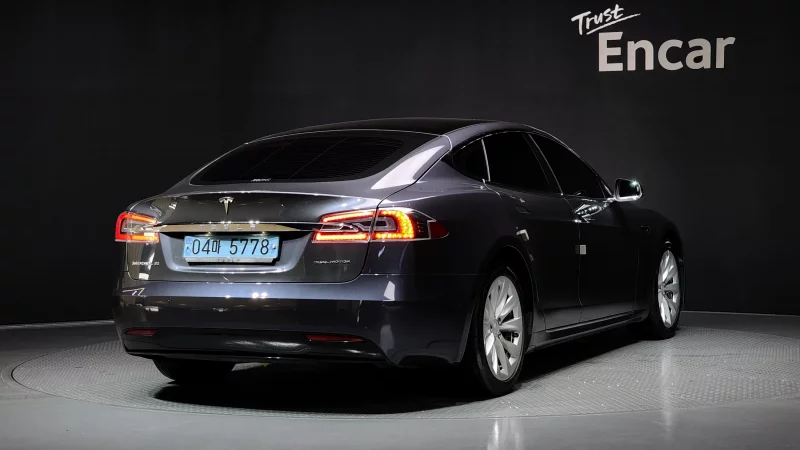 Tesla MODEL S