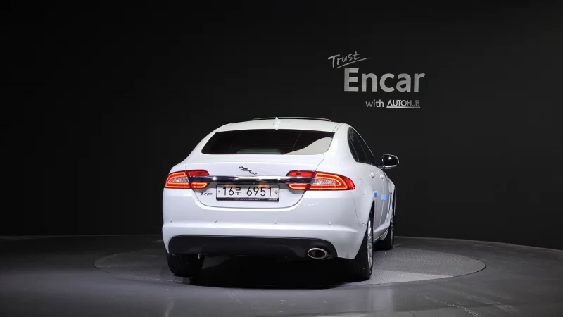 Jaguar XF
