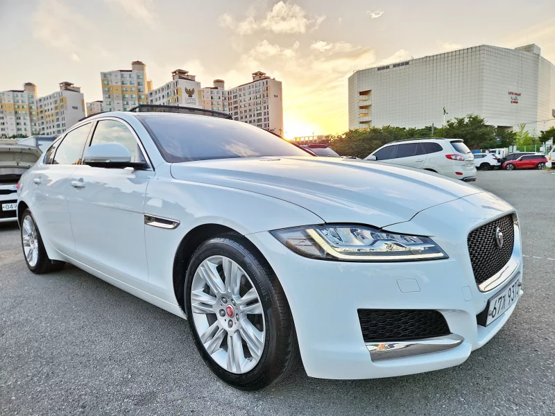 Jaguar XF