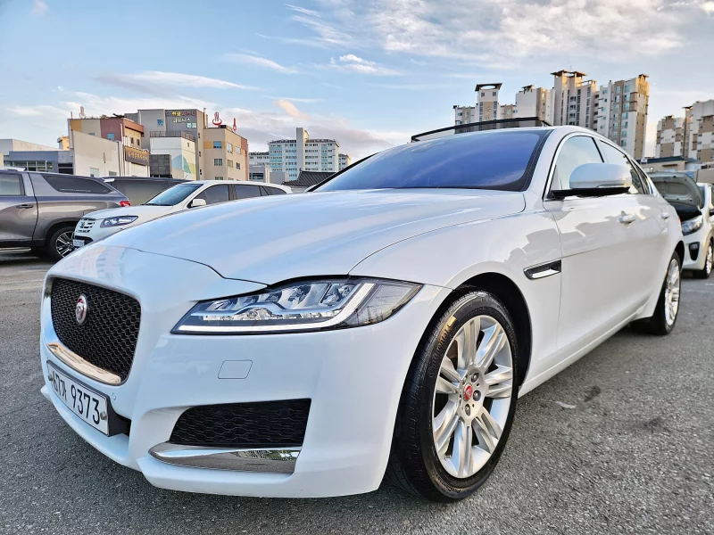 Jaguar XF