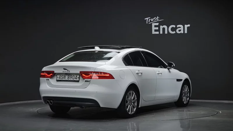 Jaguar XE