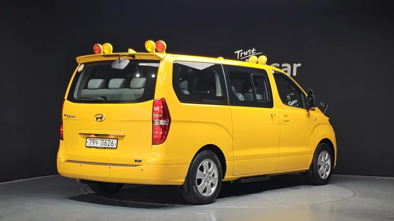 Hyundai Starex