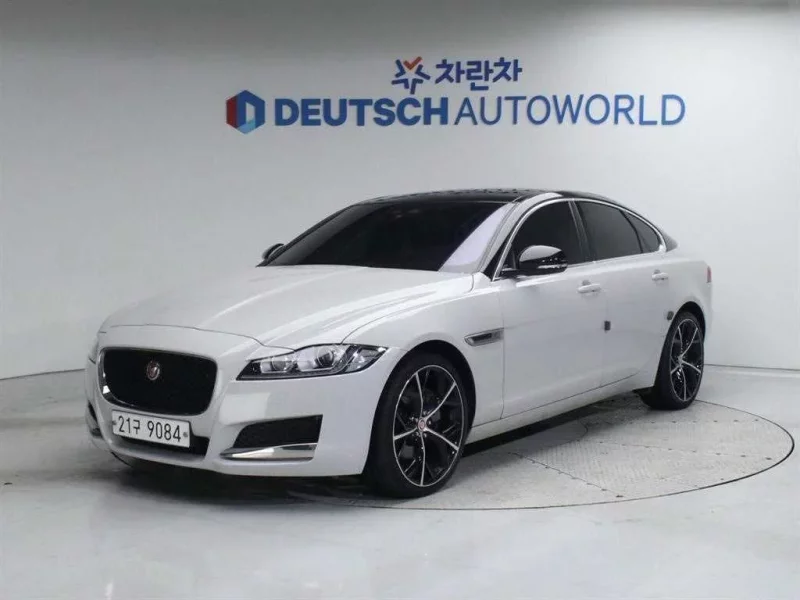 Jaguar XF