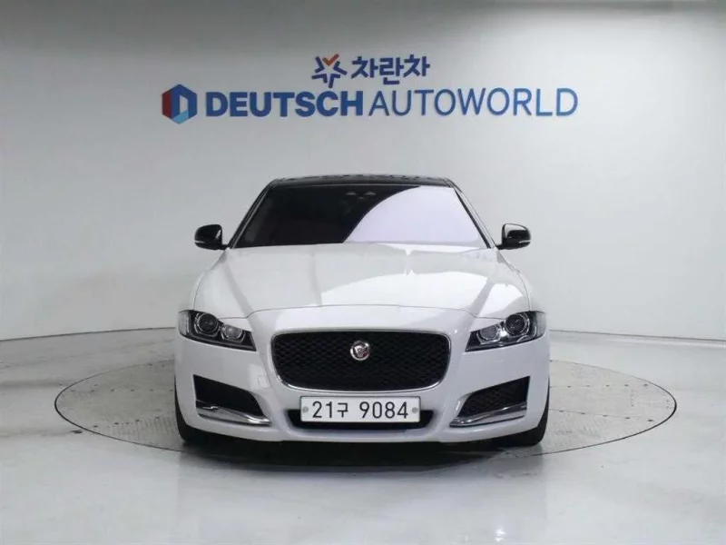 Jaguar XF