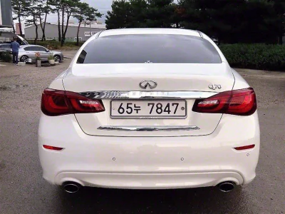 Infiniti Q70