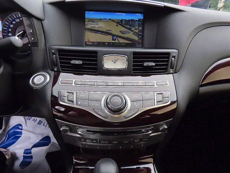 Infiniti Q70
