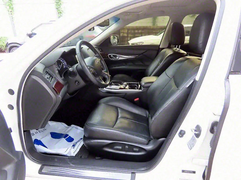 Infiniti Q70