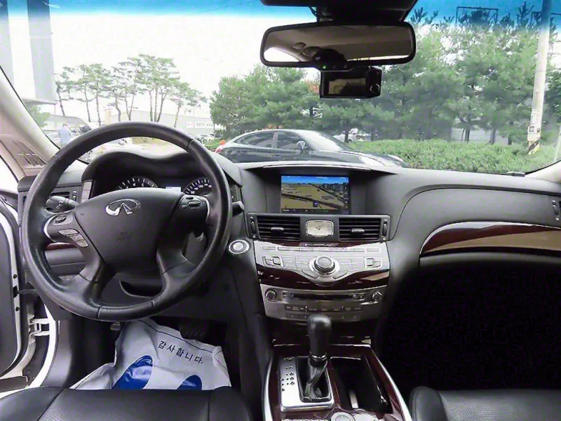 Infiniti Q70