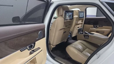 Jaguar XJ