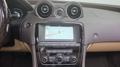 Jaguar XJ