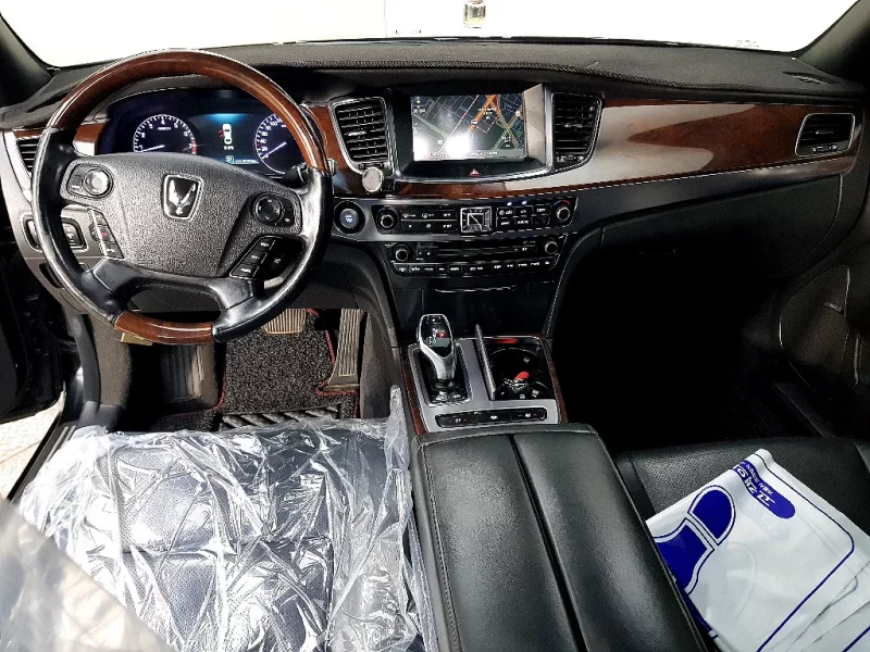 Hyundai Equus