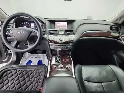 Infiniti M
