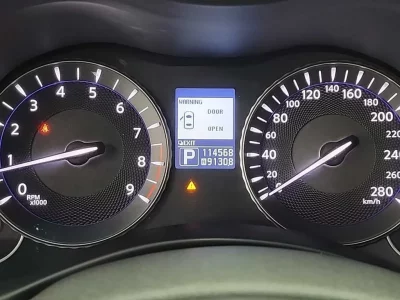 Infiniti M