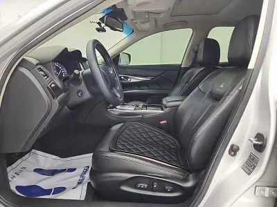 Infiniti M