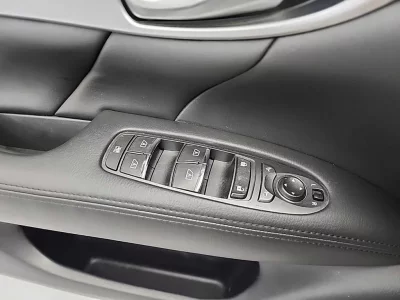 Infiniti M