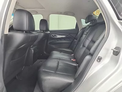 Infiniti M