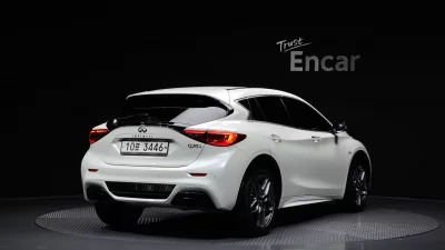 Infiniti Q30