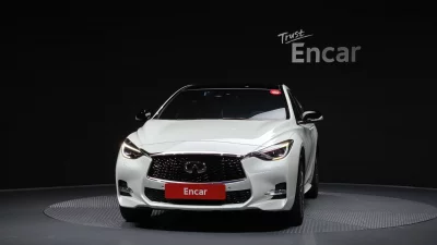Infiniti Q30