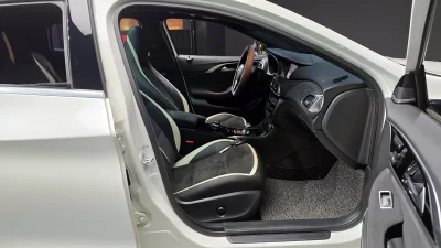 Infiniti Q30