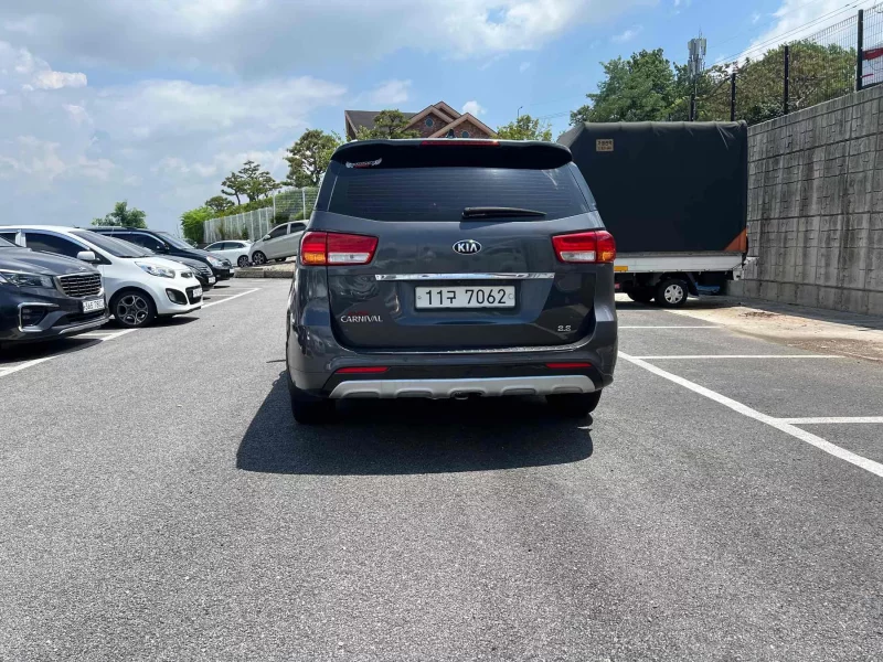 Kia Carnival