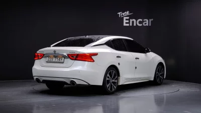 Nissan MAXIMA
