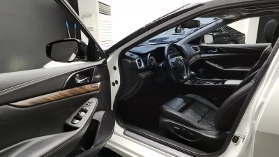 Nissan MAXIMA