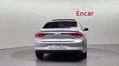 Renault SM6