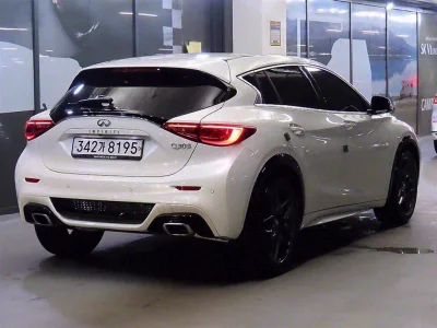 Infiniti Q30