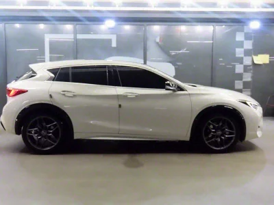 Infiniti Q30