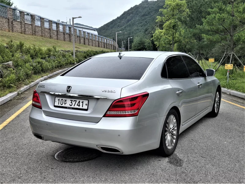 Hyundai Equus