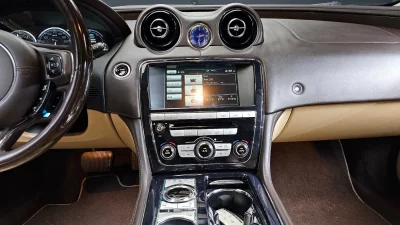 Jaguar XJ