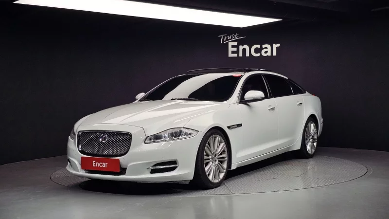 Jaguar XJ