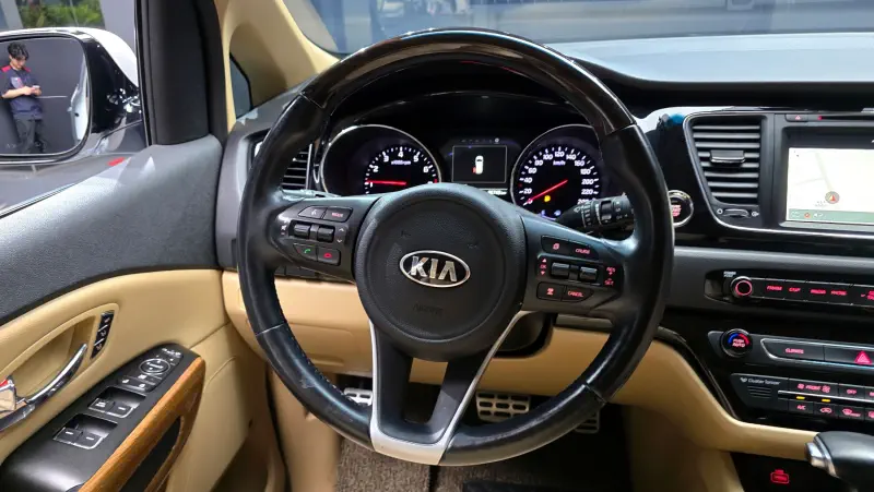 Kia Carnival