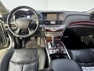 Infiniti M