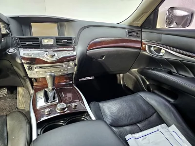 Infiniti M