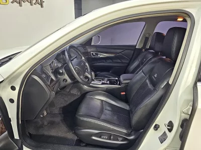 Infiniti M